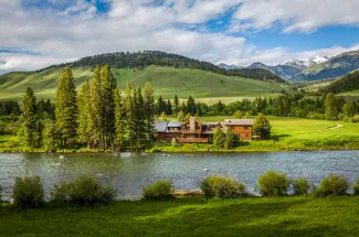 Fly fishing lodge in Montana