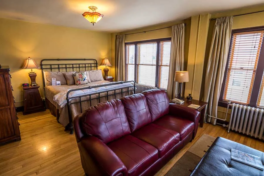 Murray hotel bedroom and living room