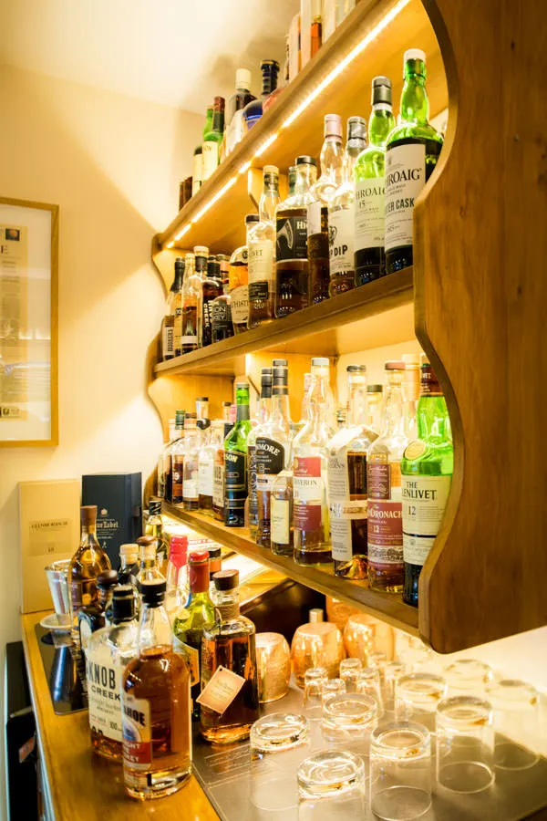 bar