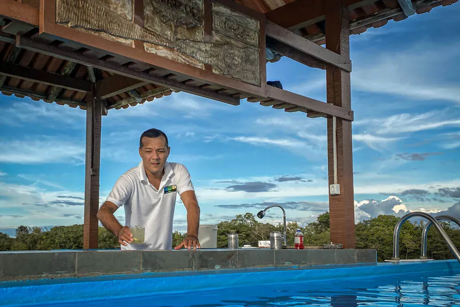 drink in pool