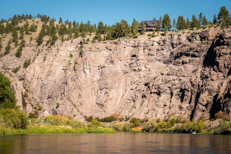 Cliff top lodge