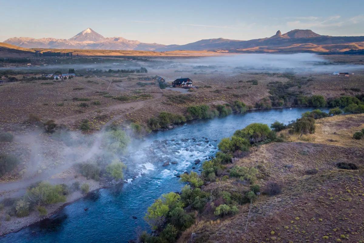 Río Chimehuin The Río Chimehuin flows beneath Volcan Lanín near Junín de los Andes