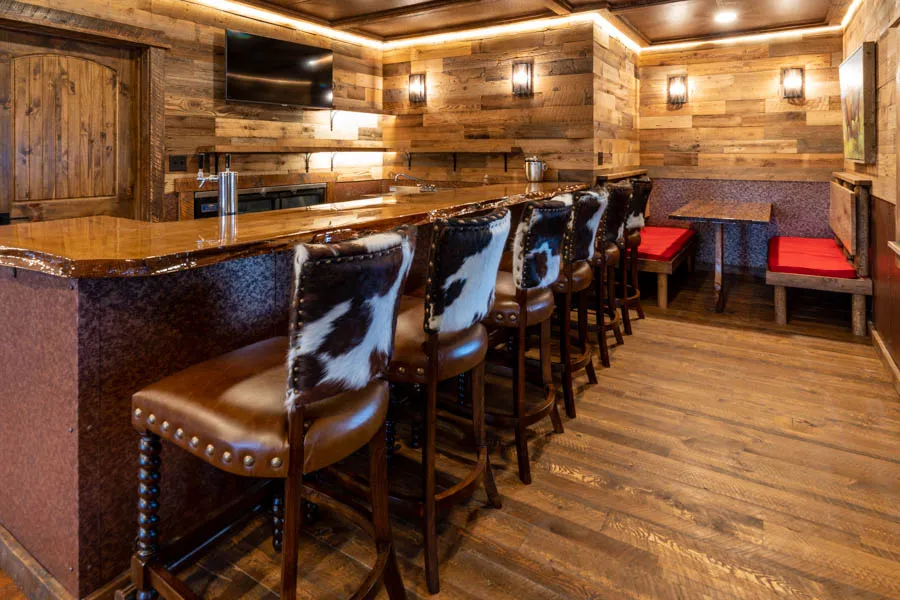 Lodge bar