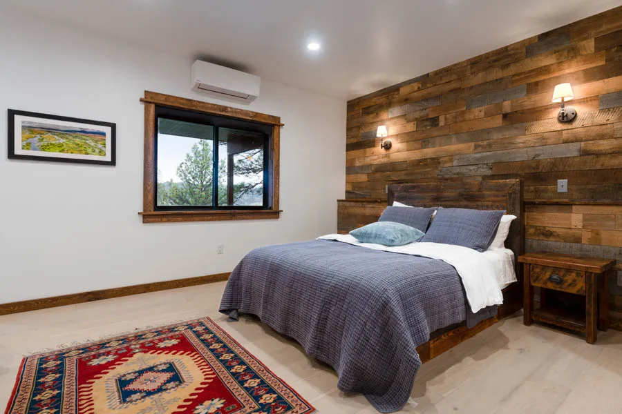 Mo Cliffs Room