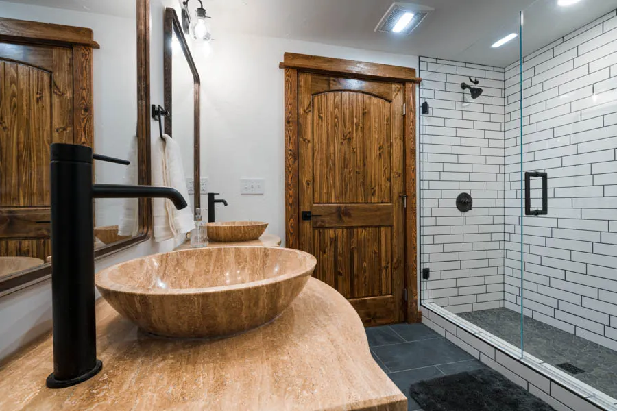 Missouri Cliffs Bathroom
