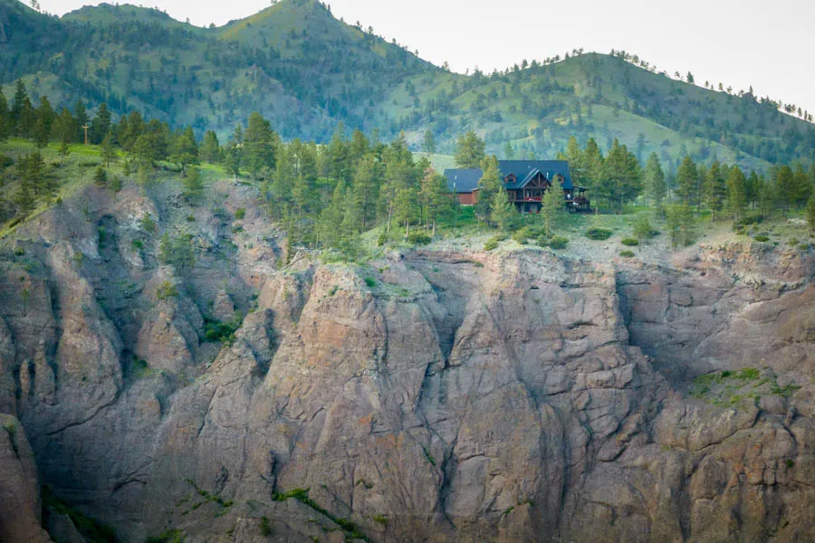 Missouri Cliffs Lodge cliffs