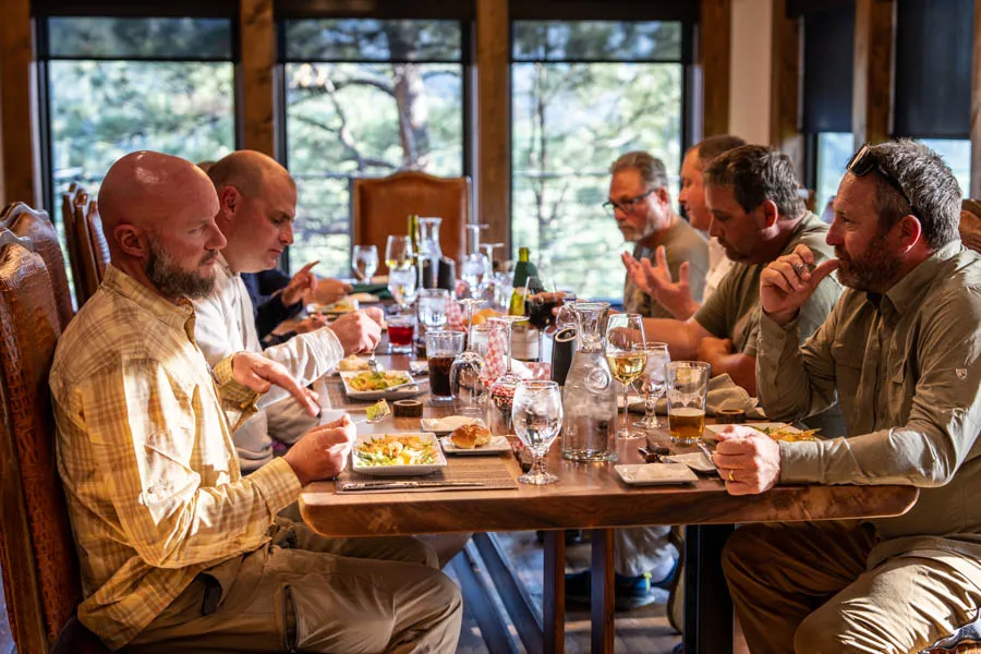 Missouri Cliffs Lodge dining