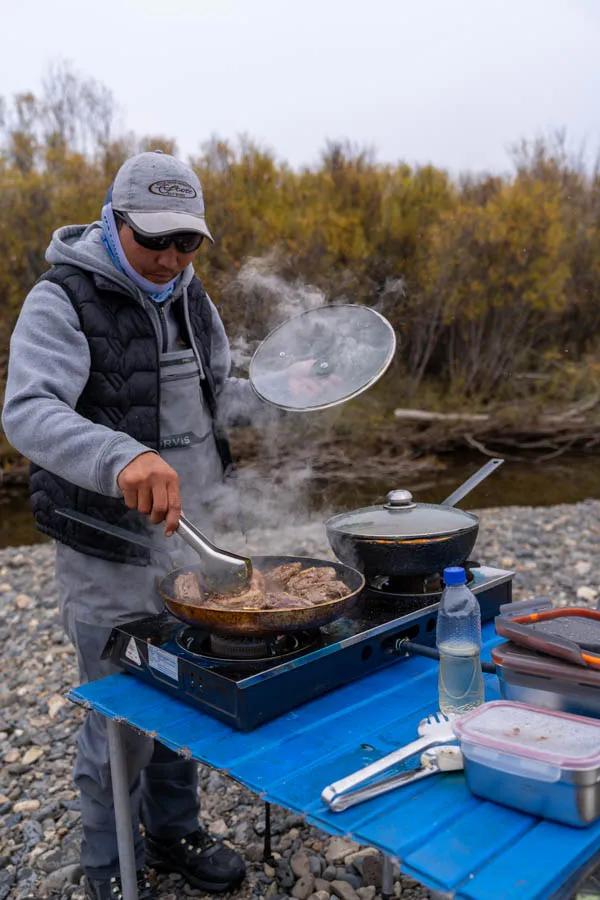 lunch raft Each day a seperate lunch raft went out in advance to set up on a gravel bar