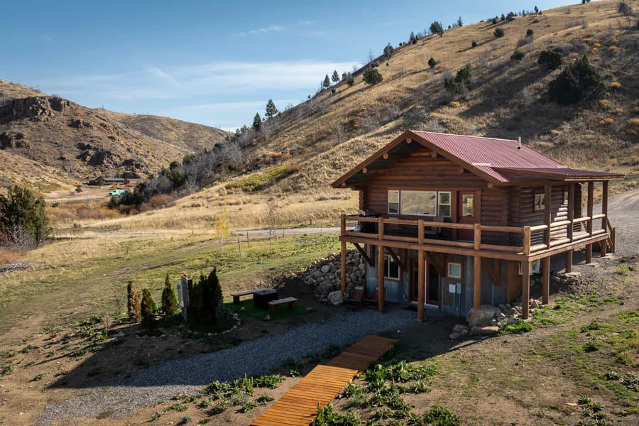 Bear Trap Canyon Cabinsvvvv