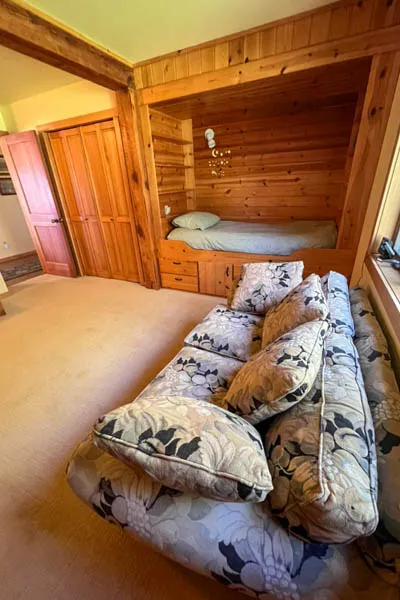 Dog friendly Ennis MT vacation home