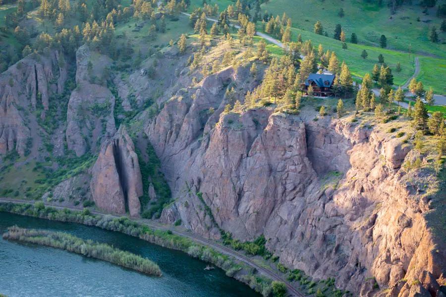 The best fly fishing lodge in Montana near Bozeman and Big Sky The Missouri Cliffs Lodge lies in the heart of the most productive canyon section of the Missouri River. Late spring and early summer on the Missouri River can be full of exciting hatches and consistent fishing.