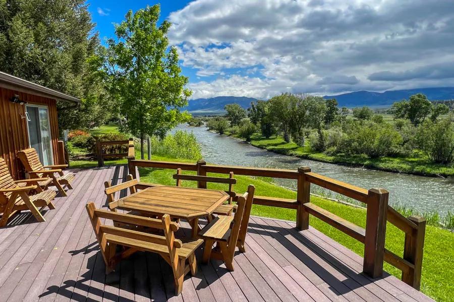 Madison River home with fishing access