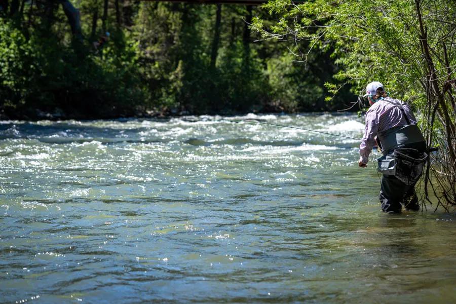 Fly fishing trips in Big Sky and Bozeman Fly fishing the Gallatin River in spring, before runoff, is a favorite of Bozeman and Big Sky local anglers.