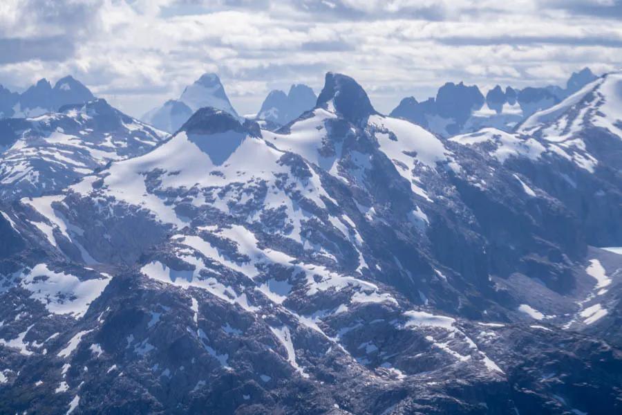 Chilean mountain scenery The flight back to the lodge was nothing short of spectacular. Massive protrusions of granite reached toward the ski draped in blankets of ice.