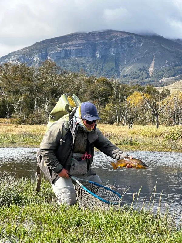 Fly fishing trips in Patagonia with Magic Waters. Magic Waters Lodge is a perfect location for fly fishing for trout in Patagonia. With so many rivers, creeks, and lakes, there is a style of fishing for everyone.