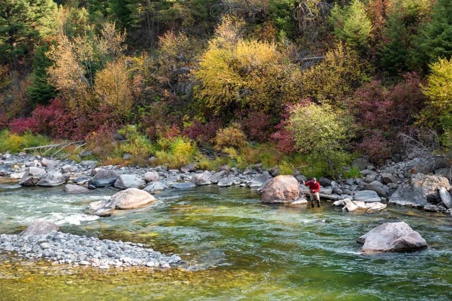 Montana Angler fly fishing trips in Montana With so much water so easily accessible, the Gallatin River gets plenty busy during the summer months. October is the month locals get it back from summer tourists. A DIY anglers dream-stream, October on the Gallatin is worth trying.