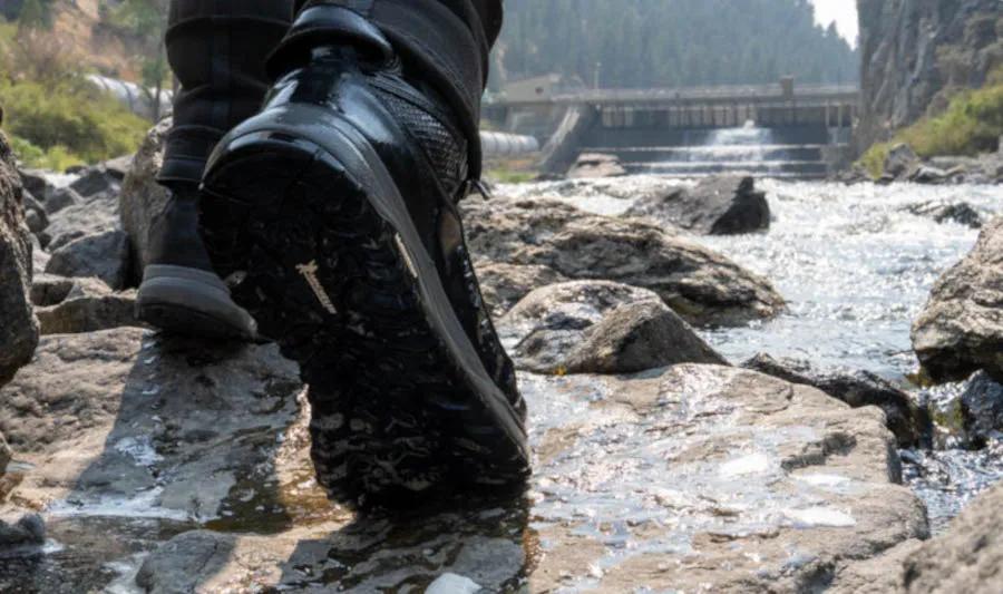 Because the sole of your wading boot is what keeps you stable, choose wisely. Felt, rubber, cleated, and hybrid options all exist. The choice depends on several factors. 