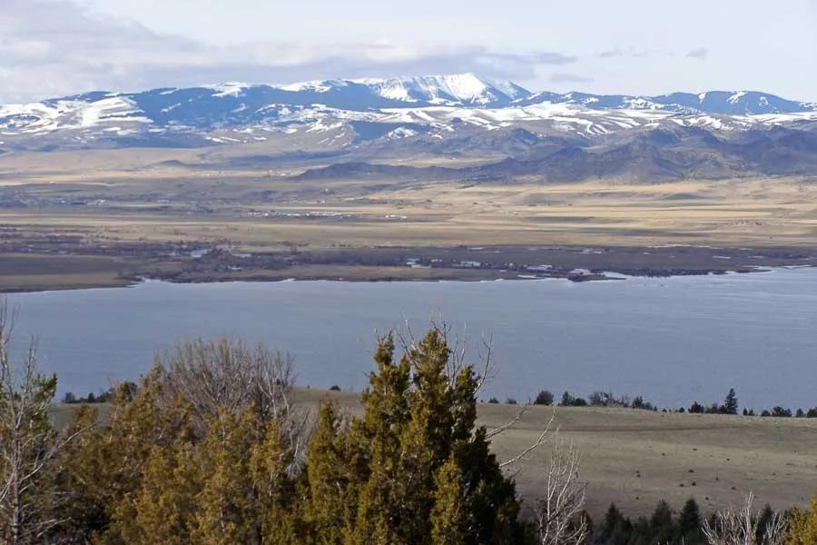 Montana fly fishing trips near Ennis and Bozeman, Montana Ennis Lake provides anglers with some early and late season action. Additionally, fish move upstream out of the lake into the Madison River in spring and fall, creating some great fly fishing opportunities.