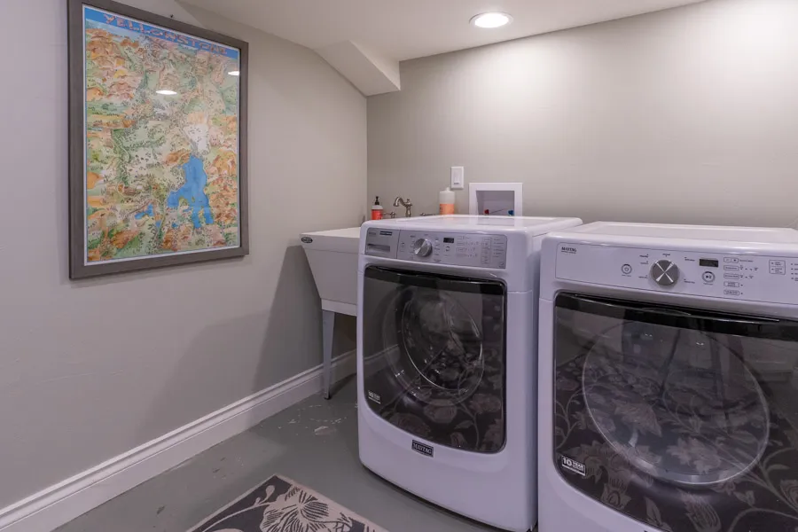 Absaroka Sunrise Vacation Rental Home laundry room