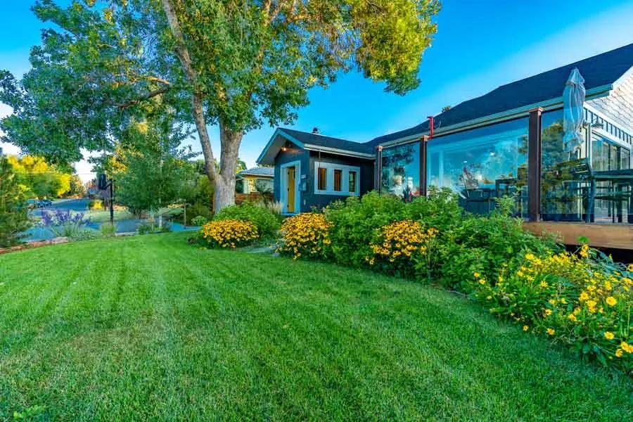 Absaroka Sunrise Vacation Rental Home Paradise Valley outside