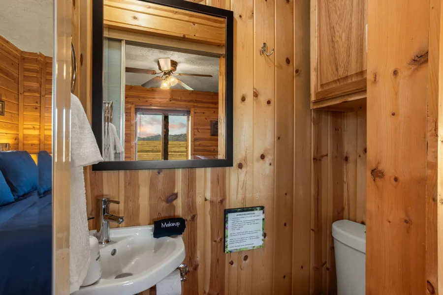 Livingston Montana Vacation Rental Home Blackhawk Cabin bath