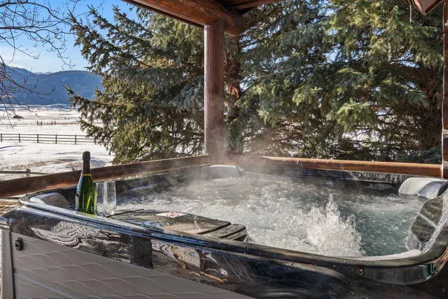 The Chalet Paradise Valley Vacation Rental Home hot tub