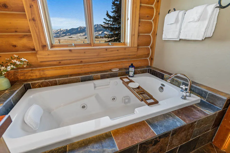 The Chalet Rental Home in Paradise Valley Montana bath