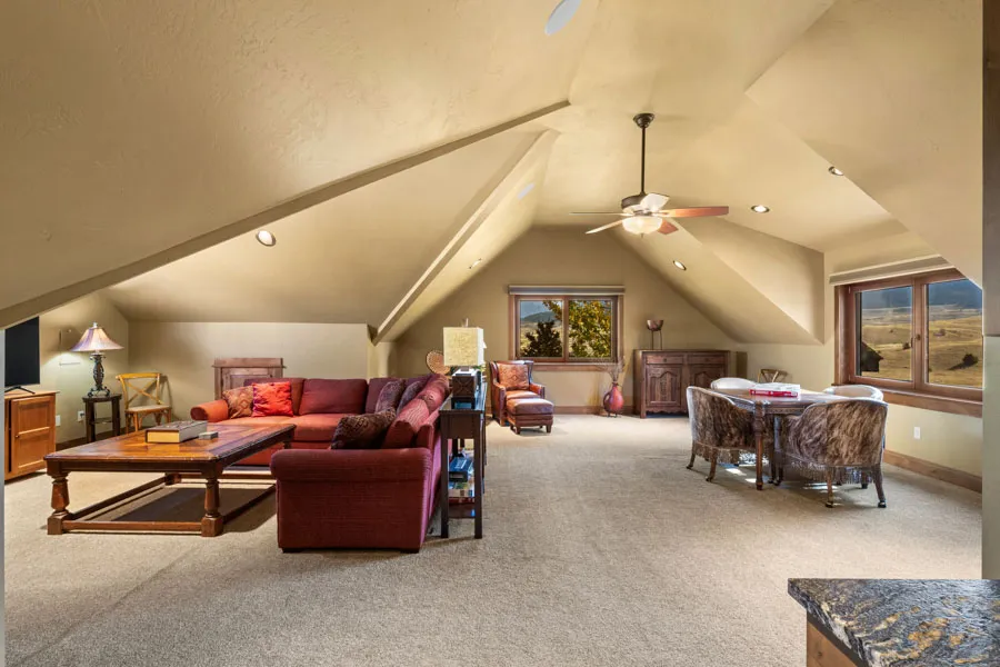 Yellowstone River Vacation Home Cowboy Lake Lodge upstairs