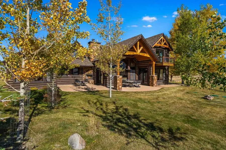 Livingston Montana Rental Home Cowboy Lake Lodge outside