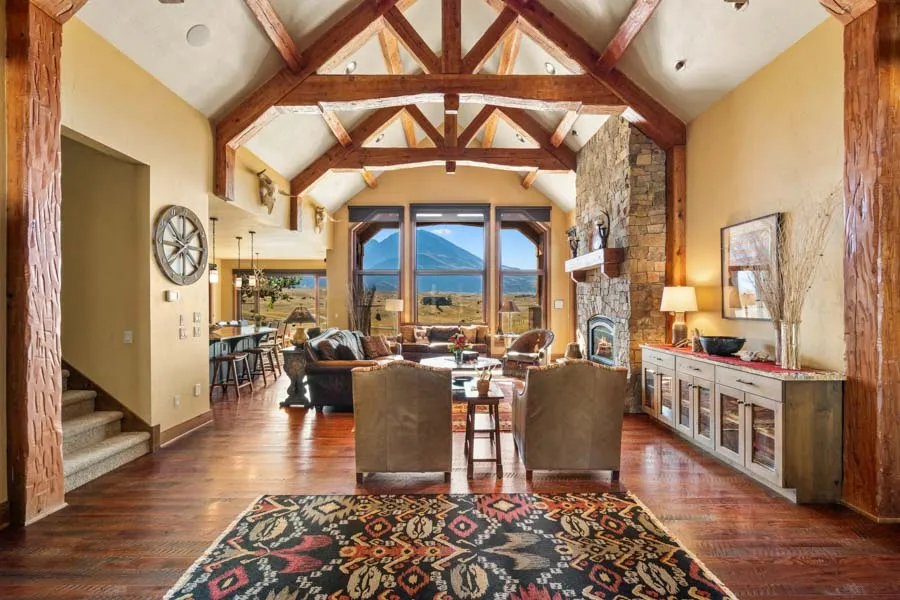 Vacation Rental in Paradise Valley Cowboy Lake Lodge