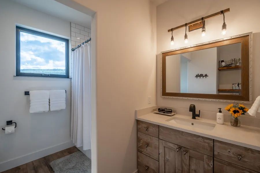 Vacation Rental Home in Paradise Valley Double MM Ranch bath
