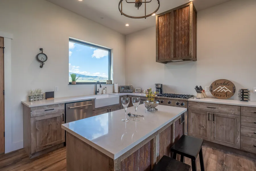 Yellowstone River Rental home Double MM Ranch kitchen