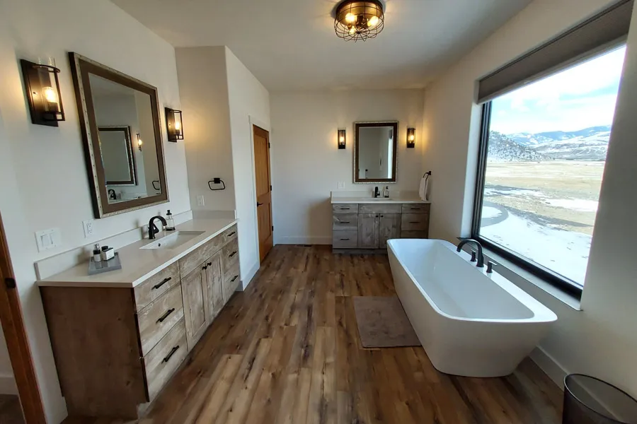 Double MM Ranch Vacation Rental Home in Paradise Valley tub