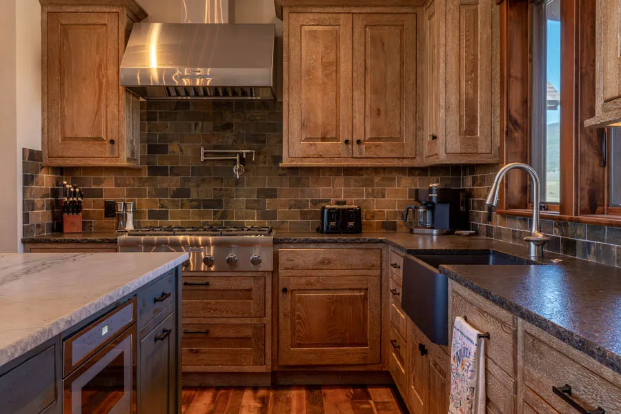Yellowstone River vacation rental home Emigrant Peak Lodge kitchen
