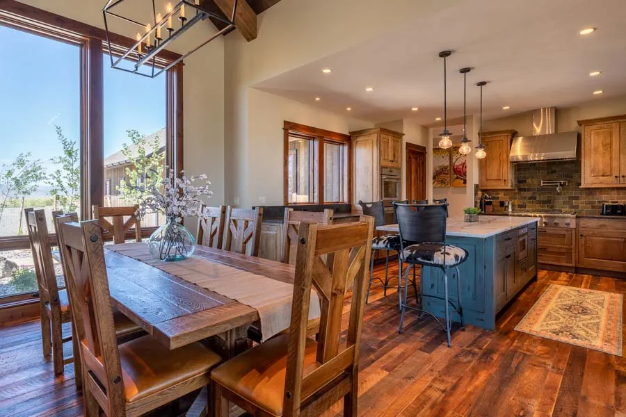 Yellowstone River vacation rental home Emigrant Peak Lodge table