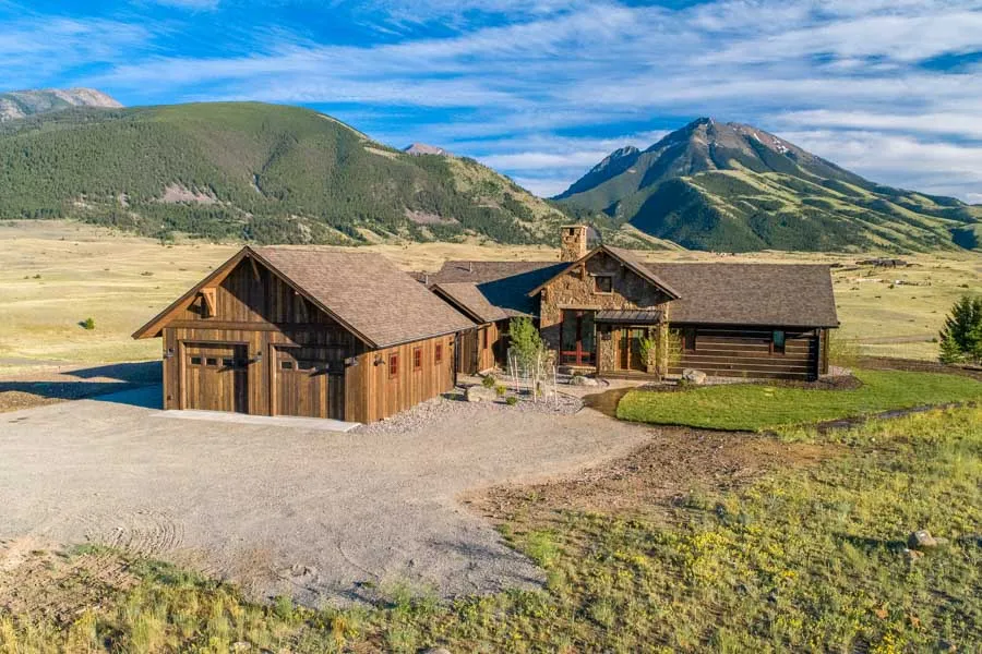 Livingston Montana Vacation Rental Home Emigrant Peak Lodge outside