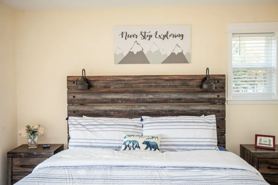 Evergreen House Yellowstone River Rental Home bed