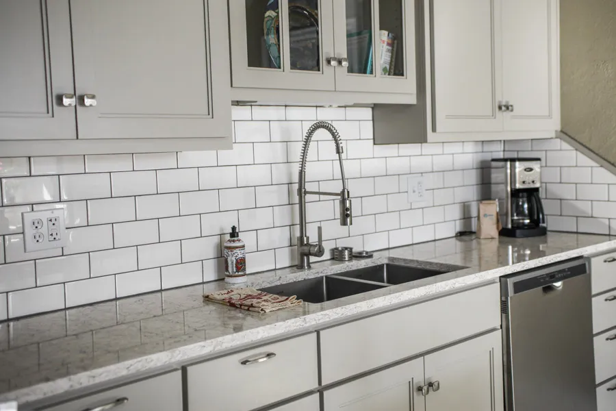 Livingston Vacation Rental Home Fisherman's Bungalow kitchen