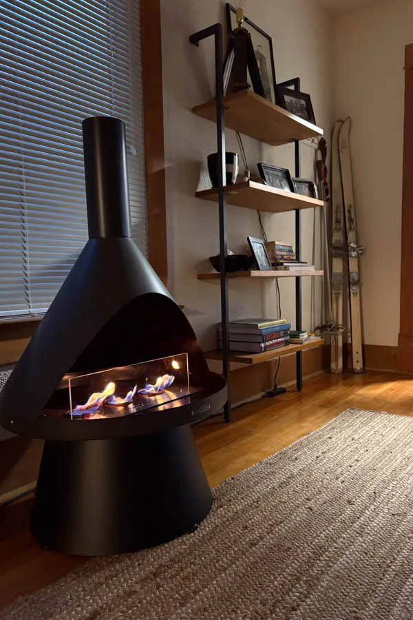 Livingston Vacation Rental Home Fisherman's Bungalow stove