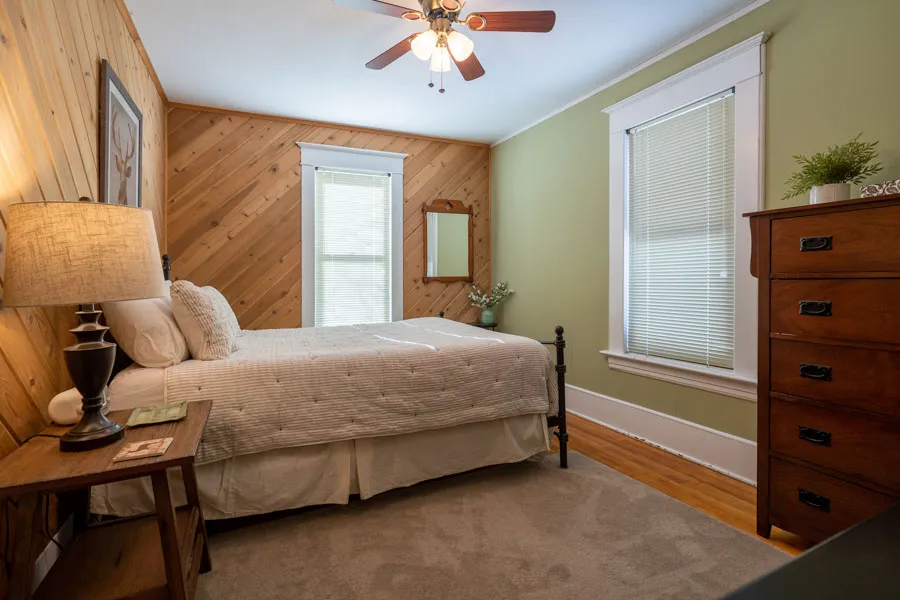 Fisherman's Bungalow Livingston Vacation Rental Home bed