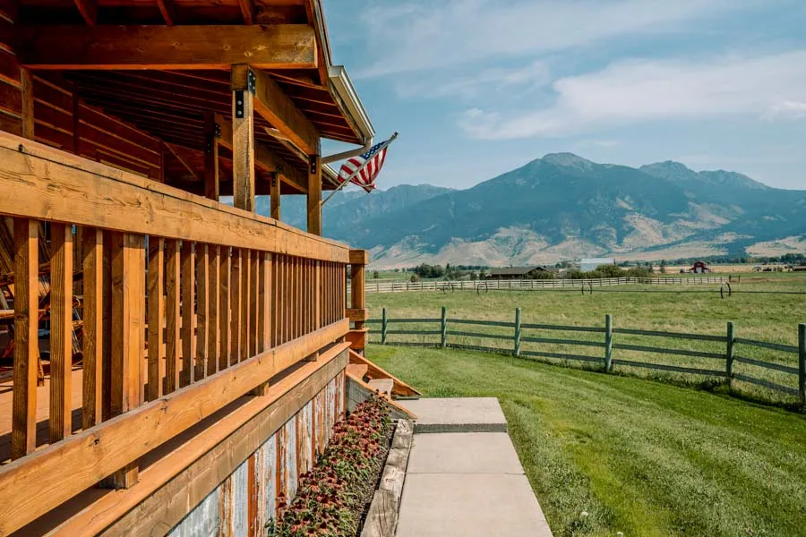 Montana Vacation Rental Home in Paradise Valley Horseshoe Ranch outside