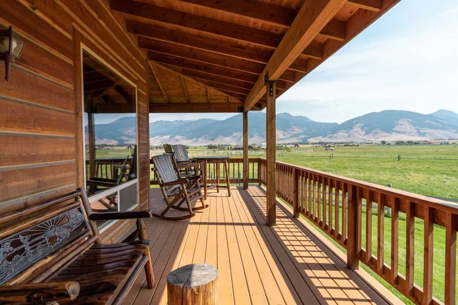 Montana Vacation Rental Home in Paradise Valley Horseshoe Ranch outside