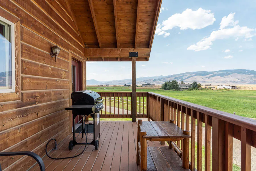 Montana Vacation Rental Home in Paradise Valley Horseshoe Ranch porch