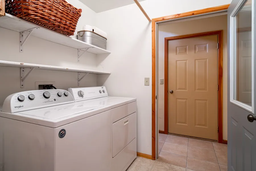 Paradise Valley Rental Home Horseshoe Ranch laundry