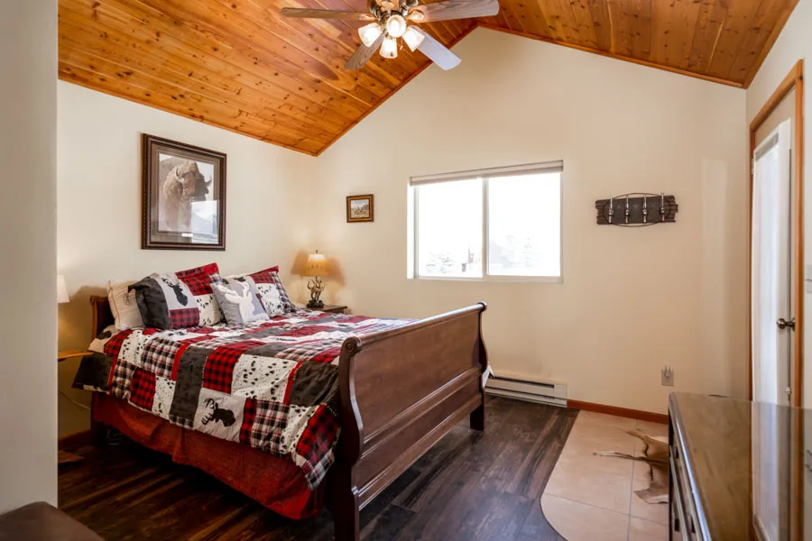 Paradise Valley Rental Home Horseshoe Ranch bed
