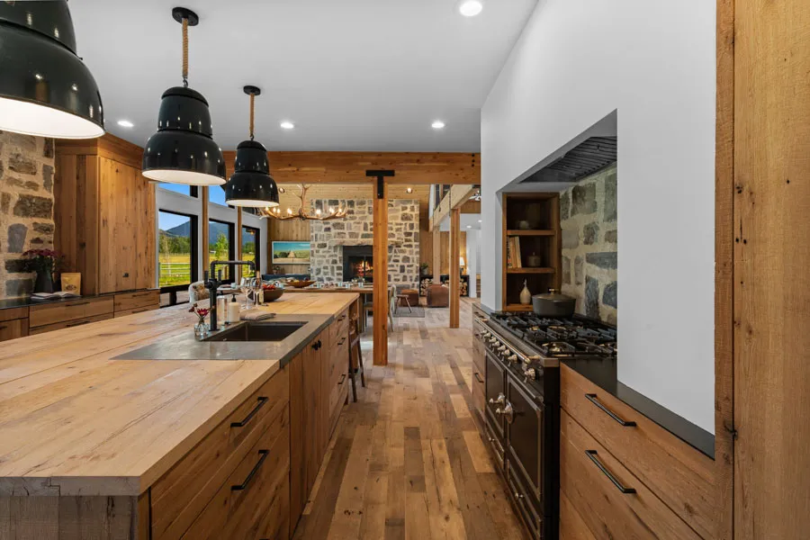 Paradise Valley Vacation Rental Home Lodge at Elbow Creek bar