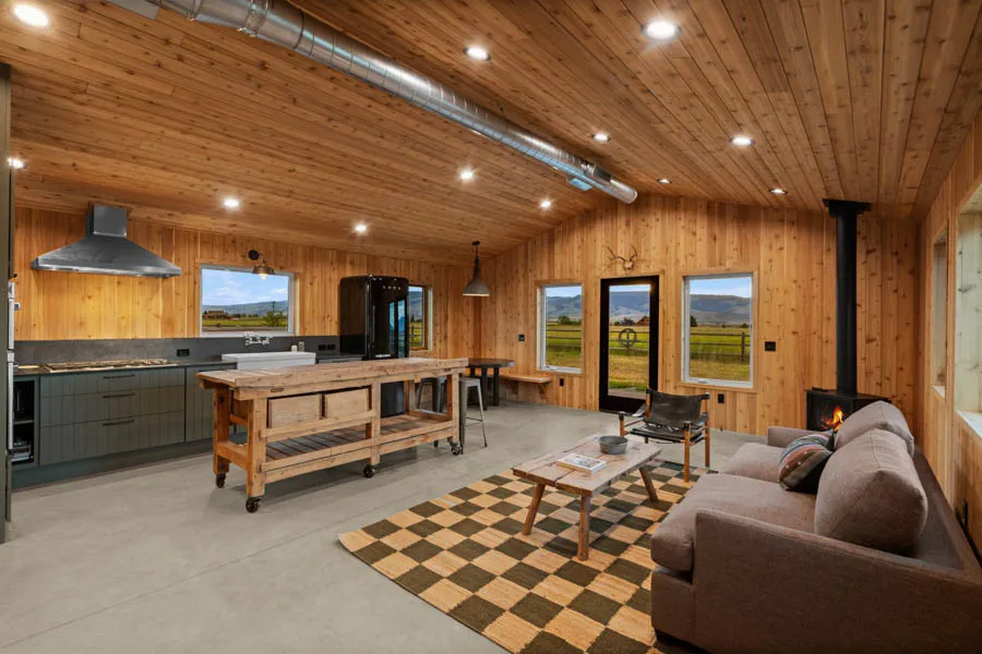 Lodge at Elbow Creek Paradise Valley Rental Home guest house
