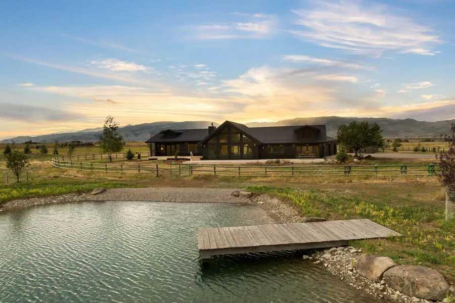 Paradise Valley Vacation Rental Home Lodge at Elbow Creek pond