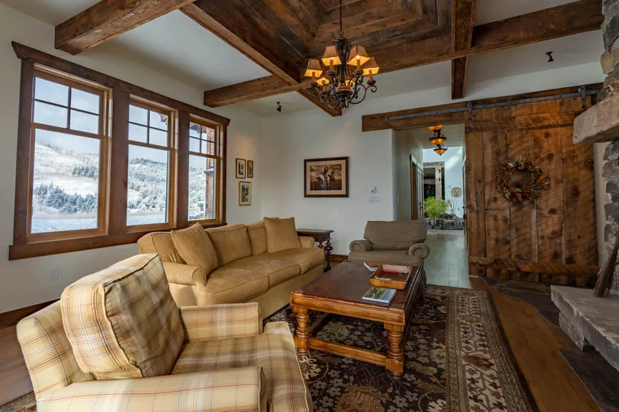 Yellowstone River Vacation Rental Home New Moon Lodge interior