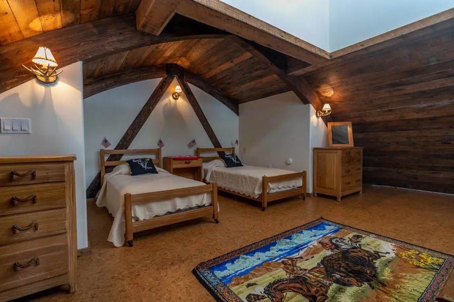 Yellowstone River Vacation Rental Home New Moon Lodge loft